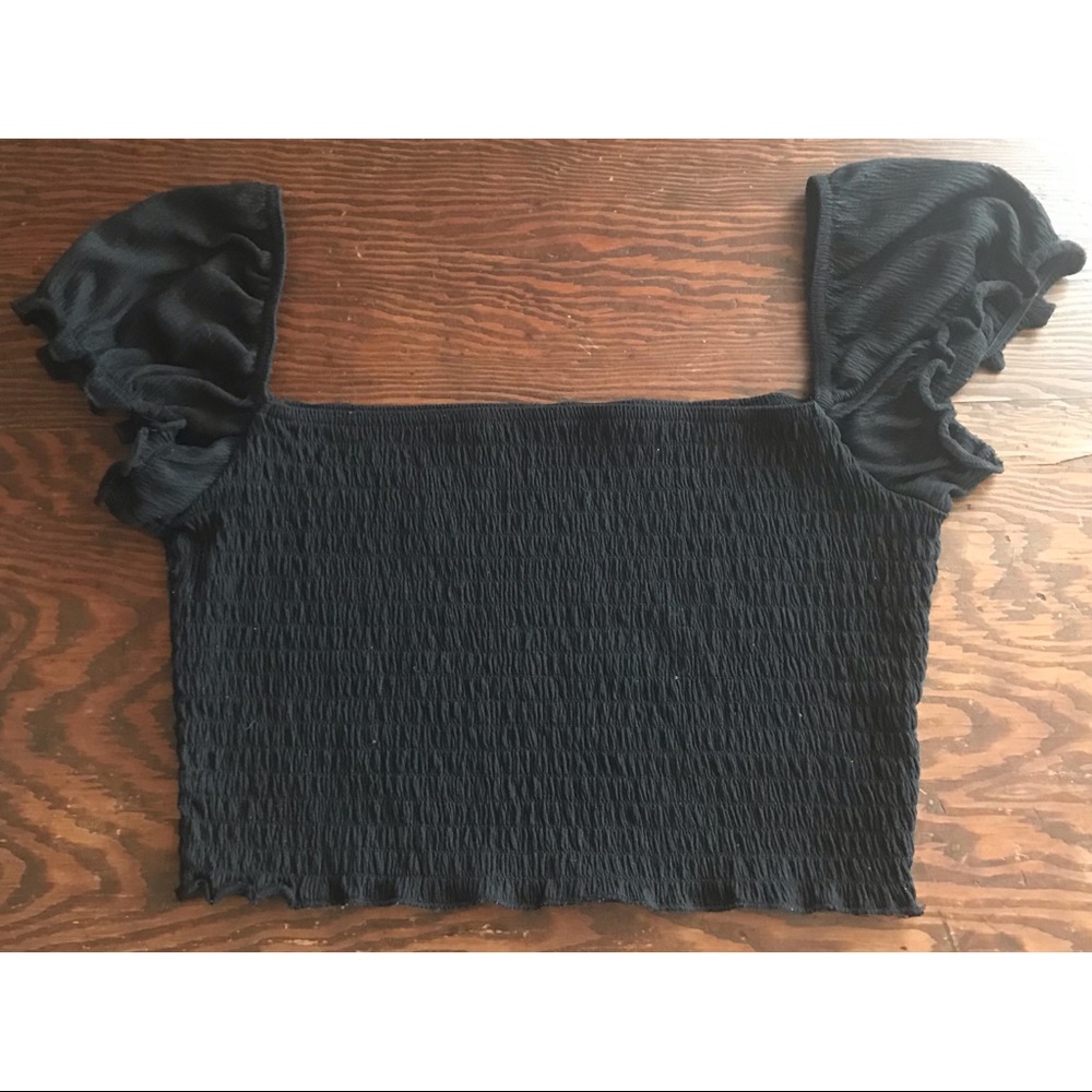 cropped shirred black top large balloon shoulder